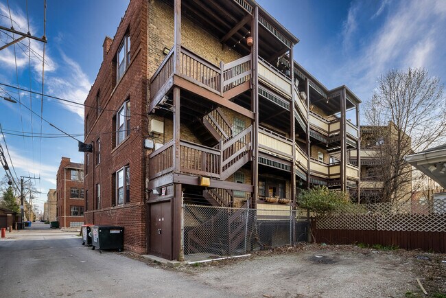 Building Photo - 3952 W Waveland Ave