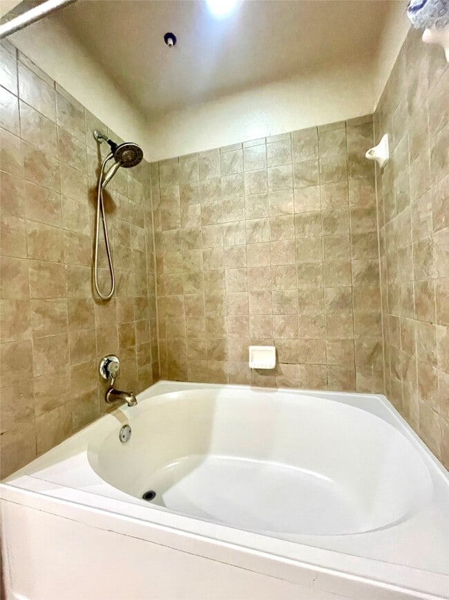 Building Photo - 2400 McCue Rd