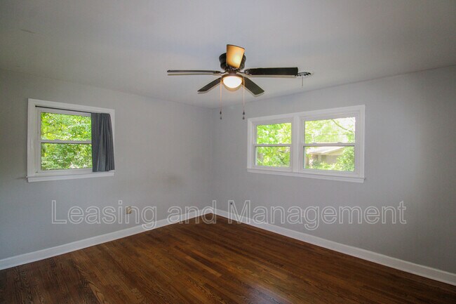 Building Photo - 927 Holly Ct