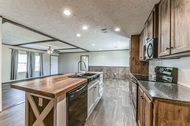 Building Photo - 1566 County Rd 610