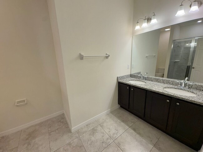 Building Photo - Modern 3 Bed 2 Bath in North Port Available Now