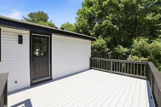 Building Photo - 44 Topsfield Cir