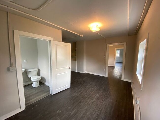 Building Photo - Newly Renovated One Bedroom in Elizabeth Park
