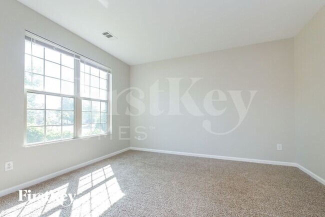 Building Photo - 4366 Rainer Dr