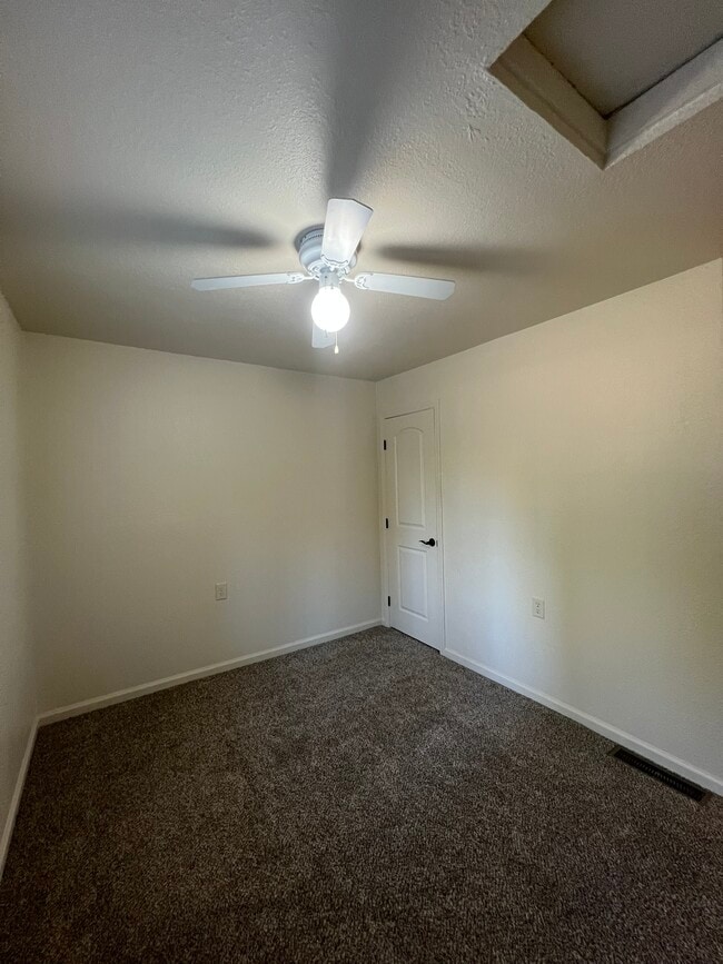 Building Photo - 1597 Atroari St