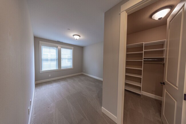 Building Photo - 4122 NW 77th Ave