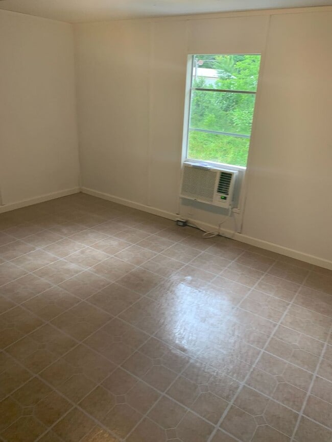 Building Photo - APPROVED SECTION 8 VOUCHERS ONLY! - 2 Bedr...