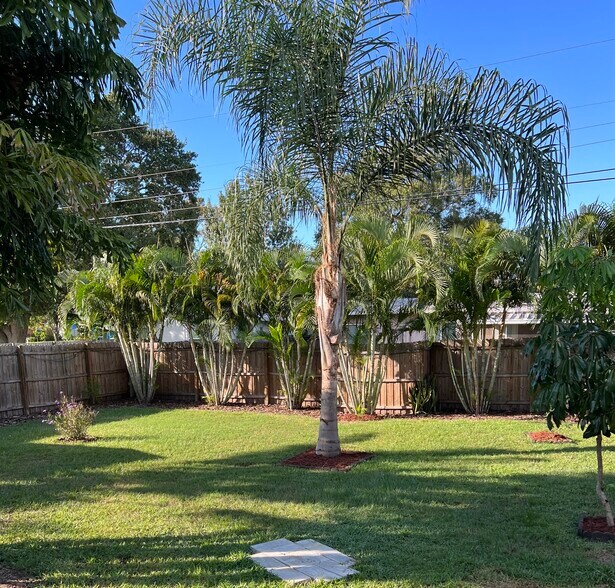 Building Photo - 5321 Newton Ave S