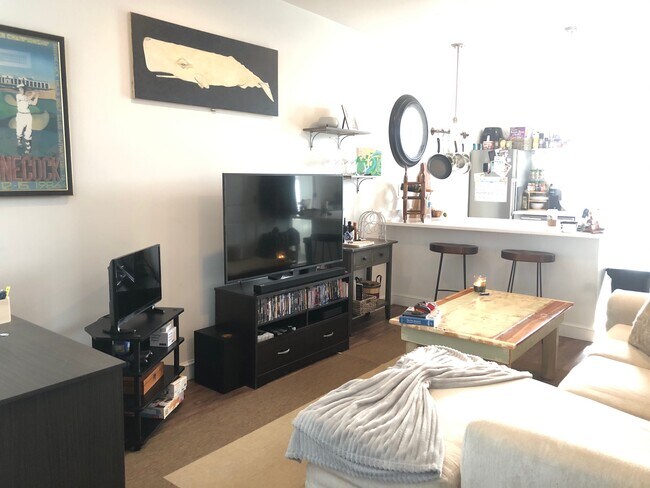 Building Photo - 105 Broadway