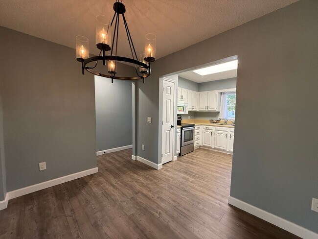Building Photo - 2 Bedroom 1.5 Bath Townhome located in Greeneville, TN