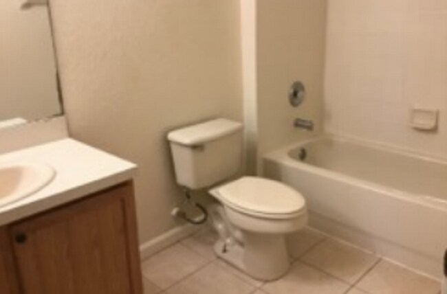 Building Photo - BEAUTIFUL 3 BEDFROOM, ,2.5 BATHROOMS TOWNHOME IN AVALON LAKES