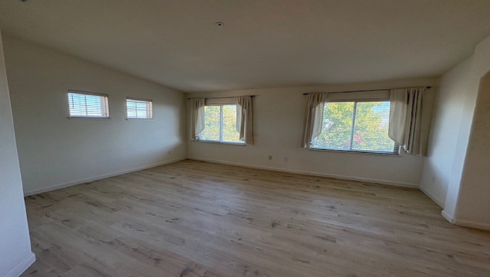 Building Photo - 5630 Highcrest Ct