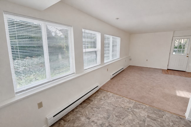 Building Photo - 3bd/3ba Seattle Home