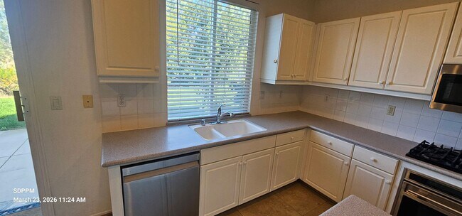 Building Photo - CARMEL VALLEY / SAN DIEGO - Torrey Hills Nice 4 Bedroom / 2.5 Bath House.  AVAILABLE NOW!