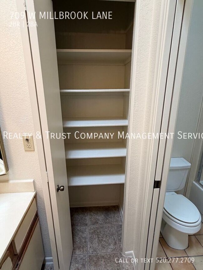 Building Photo - 709 W Millbrook Ln