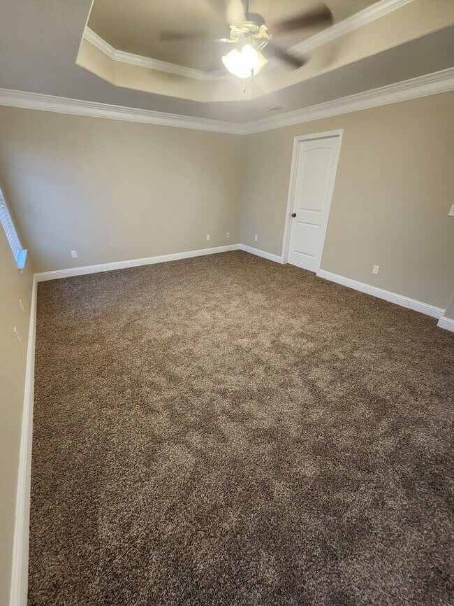 Building Photo - In Legends Park neighborhood! 3 bed 2 bath 2 car garage