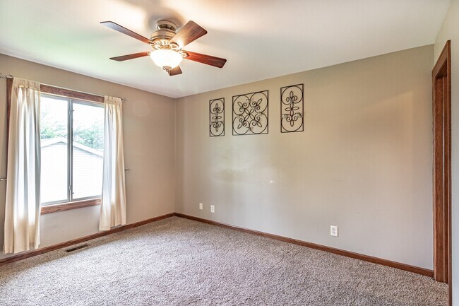 Building Photo - 310 Huntington Dr