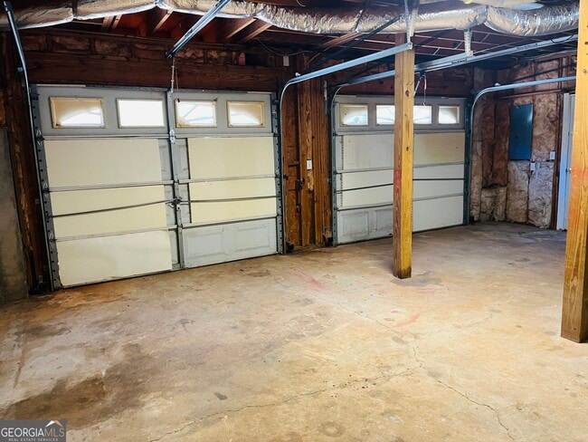 Building Photo - 129 Lost Lake Dr