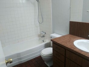 Building Photo - Close to Medical District!!