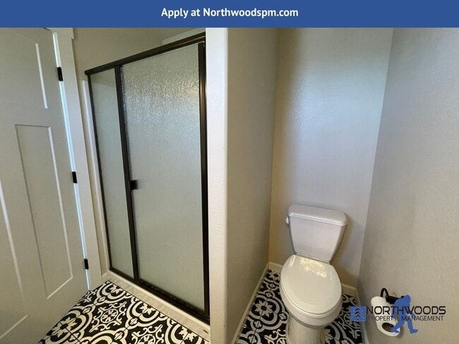 Building Photo - Gorgeous 2 Bedroom 2.5 Bath Townhome  in White City