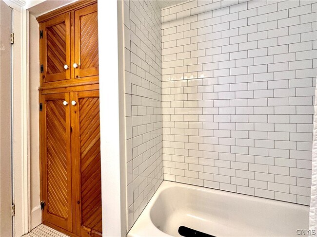 Building Photo - 314 Hawley Ave