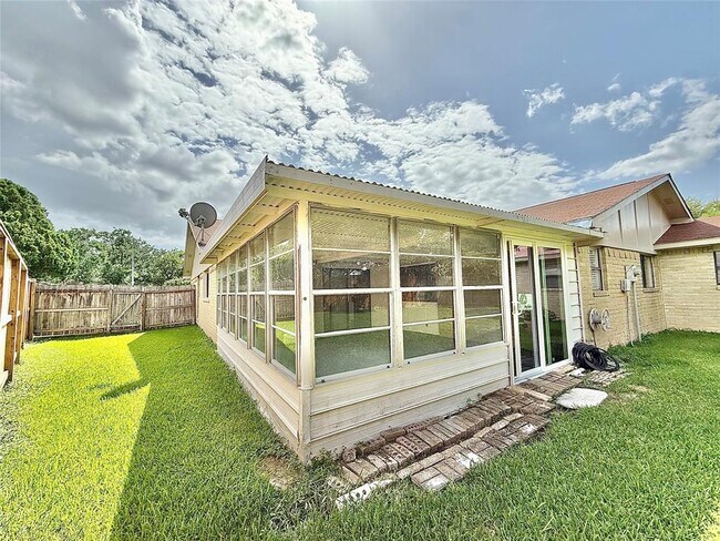 Building Photo - 7111 El Sereno Dr