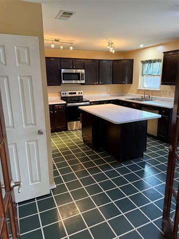 Building Photo - 2210 Crystal Creek Ln