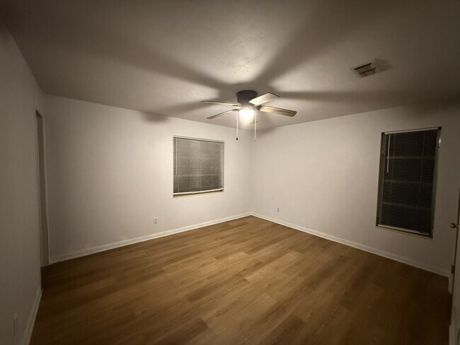 Building Photo - 505 NW 34th St