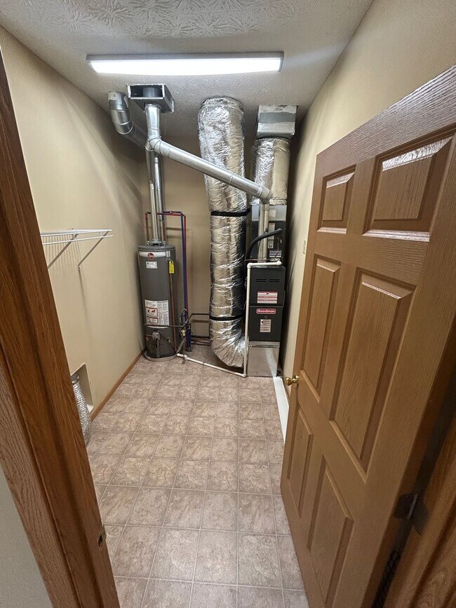 Building Photo - Brick Ranch with 3 Bedrooms, 1.5 Baths, an...