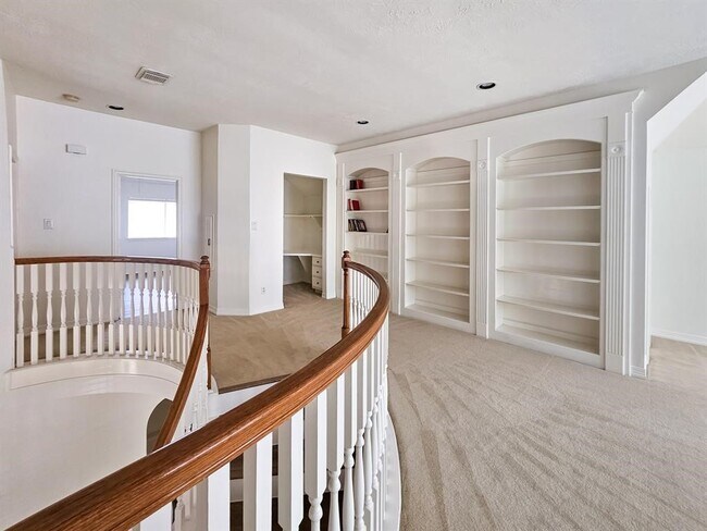 Building Photo - 6010 Serrano Terrace Ln