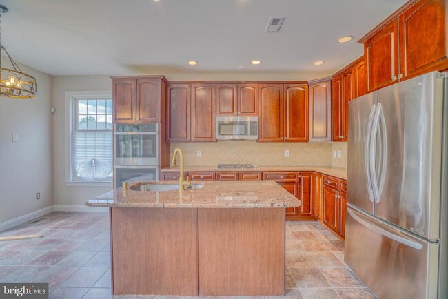 Building Photo - 9902 Player Dr