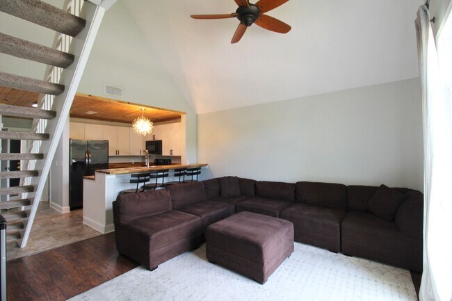Building Photo - 1330 Hunters Rd