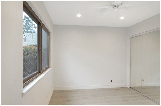 Building Photo - GORGEOUS VIEW CONDO ON THE GOLF COURSE!!!