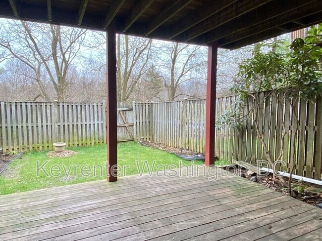 Building Photo - 18231 Fox Chase Cir