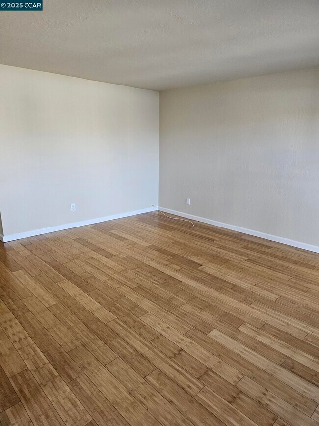 Building Photo - 2287 Cuadra Ct