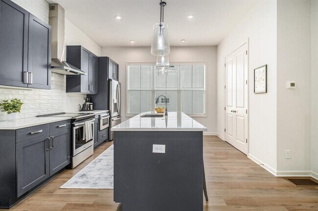 Building Photo - 2016 Bixby Byway Dr SE