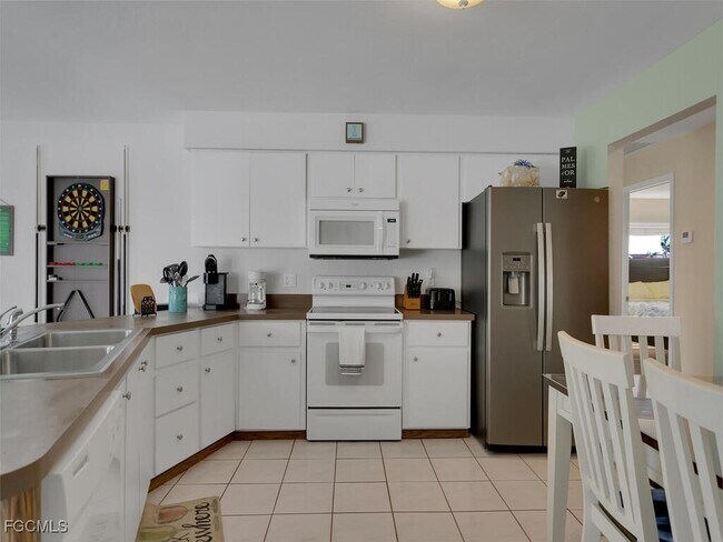 Building Photo - 908 SE 35th Terrace