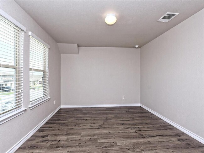 Building Photo - 128 Flexus Ln