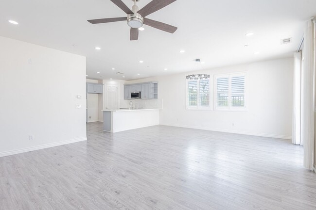 Building Photo - 16220 Retreat Ct