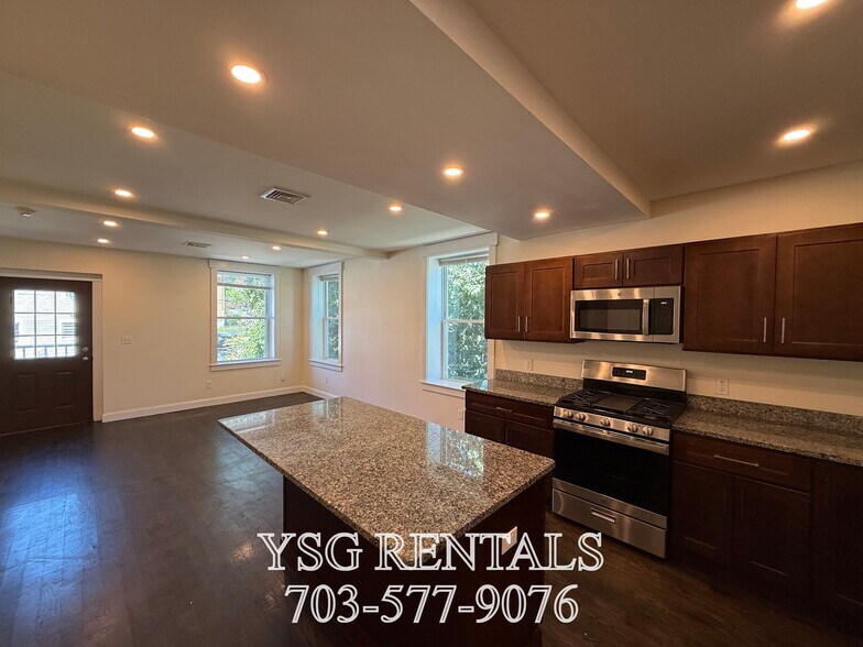 Building Photo - 17 Lambert Ave