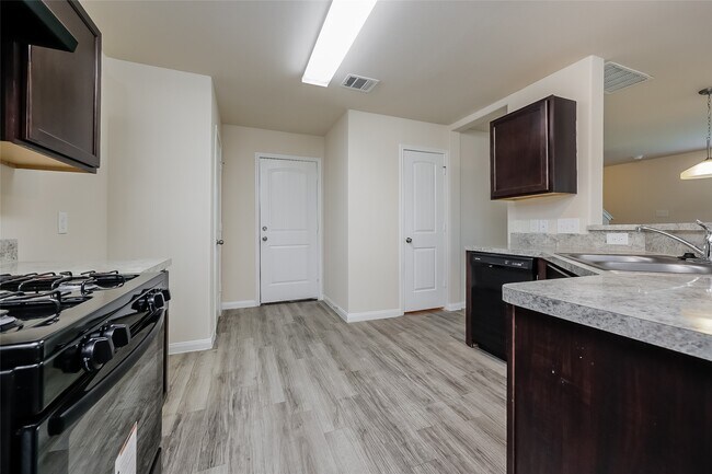 Building Photo - 4118 Silver Ranch Rd
