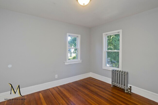Building Photo - Single Family Home just minutes away from E. Longmeadow!