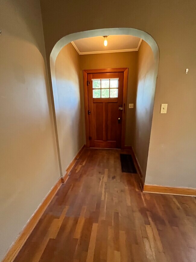 Building Photo - 509 W Crawford St