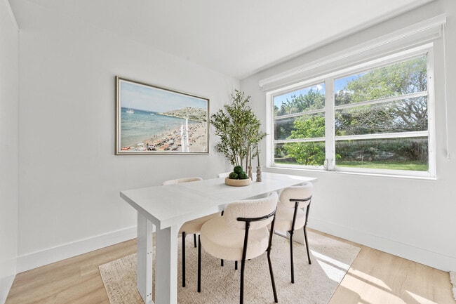 Building Photo - 288 Seabreeze Cir