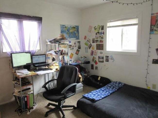 Building Photo - $1,150 | 2 Bedroom, 1 Bathroom Duplex | Pe...