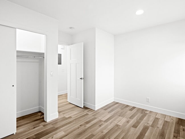 Building Photo - 26 W Girard Ave
