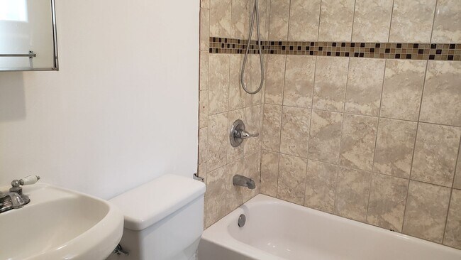 Building Photo - 40(718)