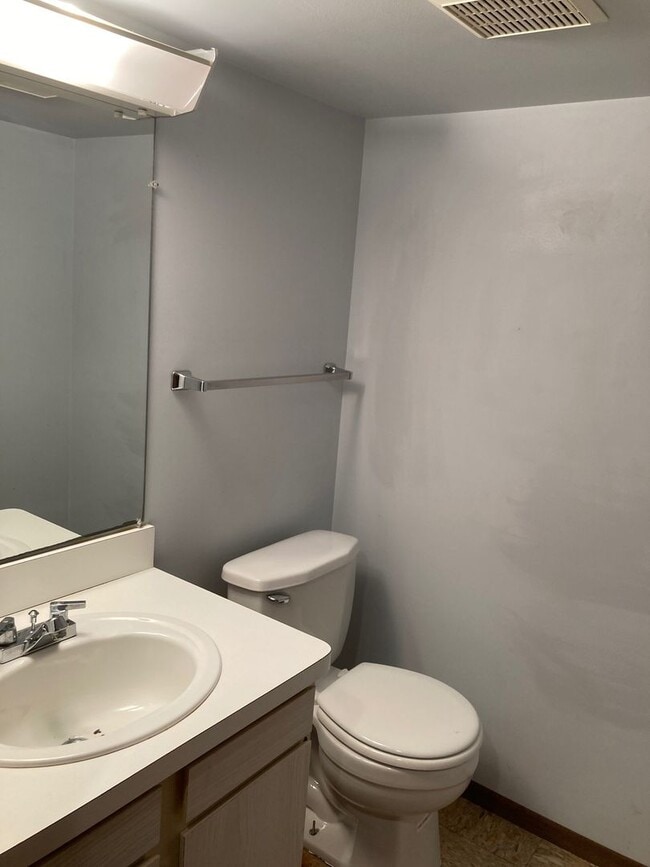 Building Photo - Condo for Rent Richmond Heights