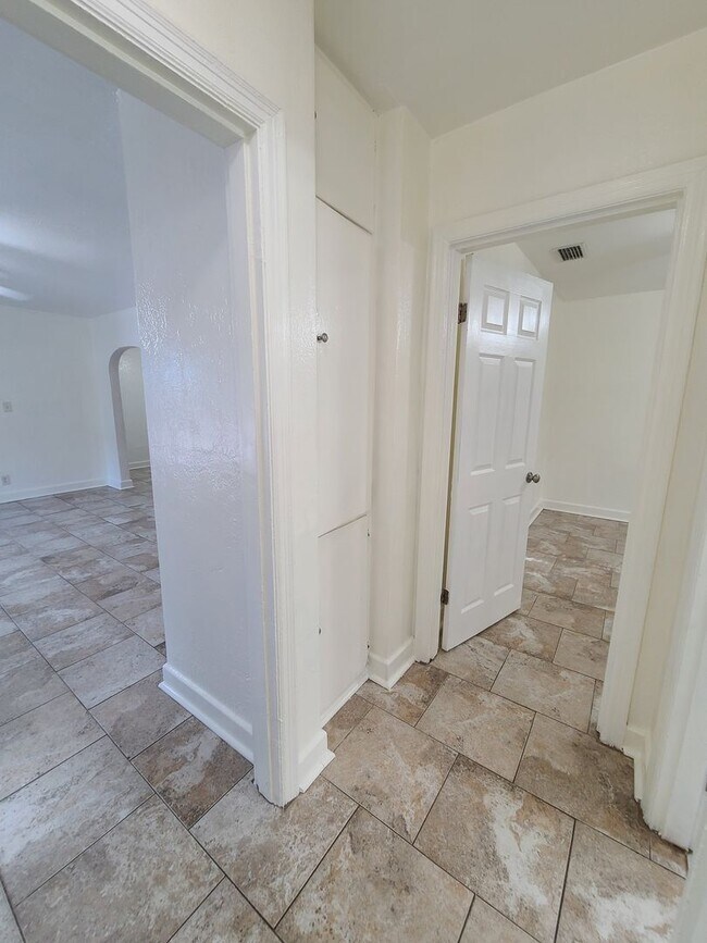 Building Photo - Stunning Corner-Lot Rental: 4BR/2BA with Courtyard