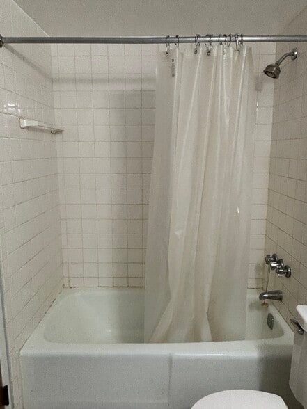 Building Photo - 220 S Roselle Rd